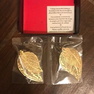 Avon Double Leaf Earrings